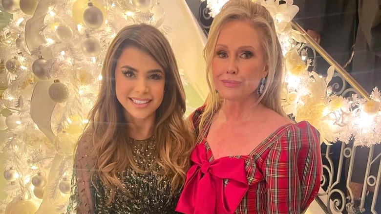 paula abdul and kathy hilton posing in front of a christmas tree