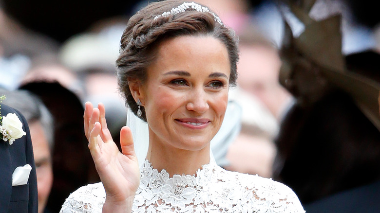 Pippa Middleton waving