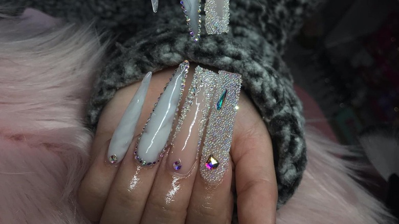 Textured nails with marble polish