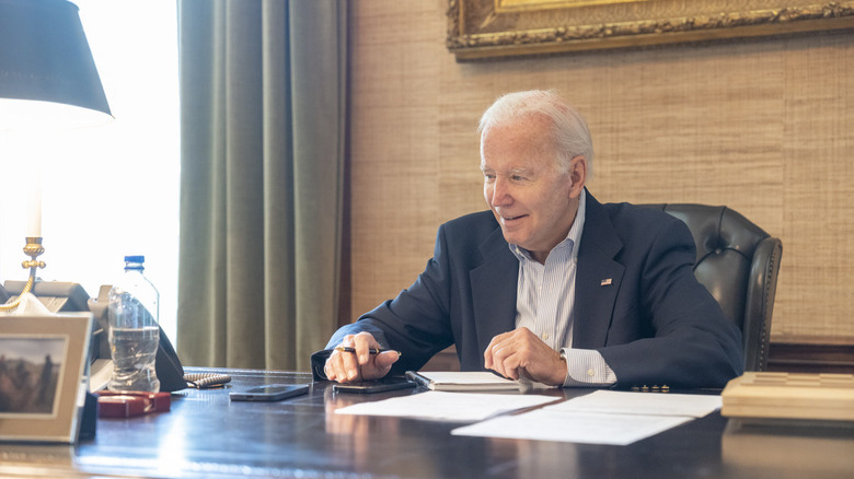  Joe Biden works at his desk