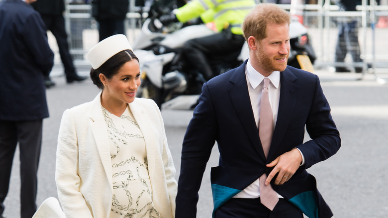 prince harry and pregnant meghan walking