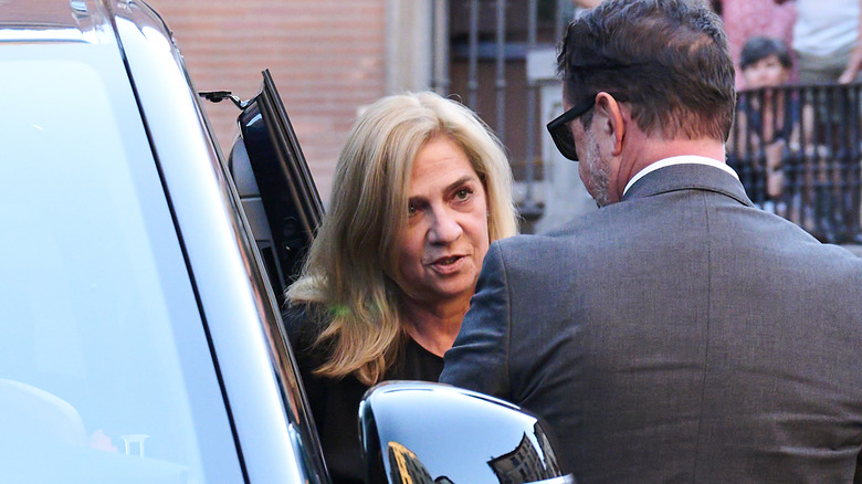 Infanta Cristina exiting car