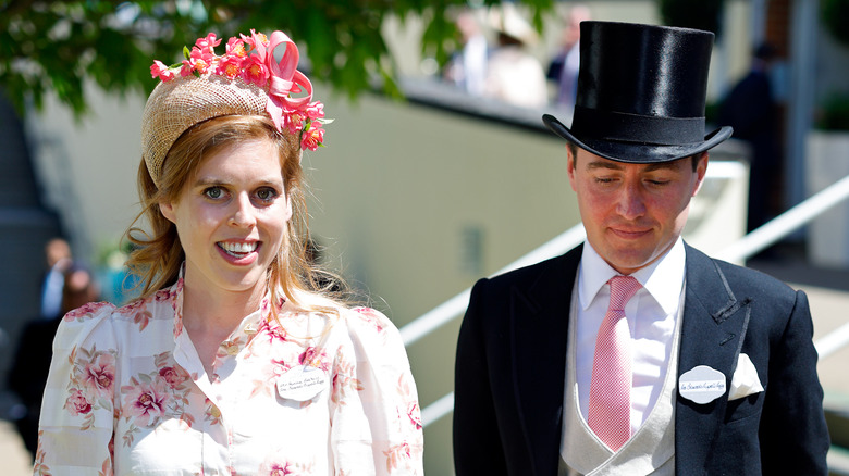 Princess Beatrice, Edoardo Mapelli Mozzi, dressed up