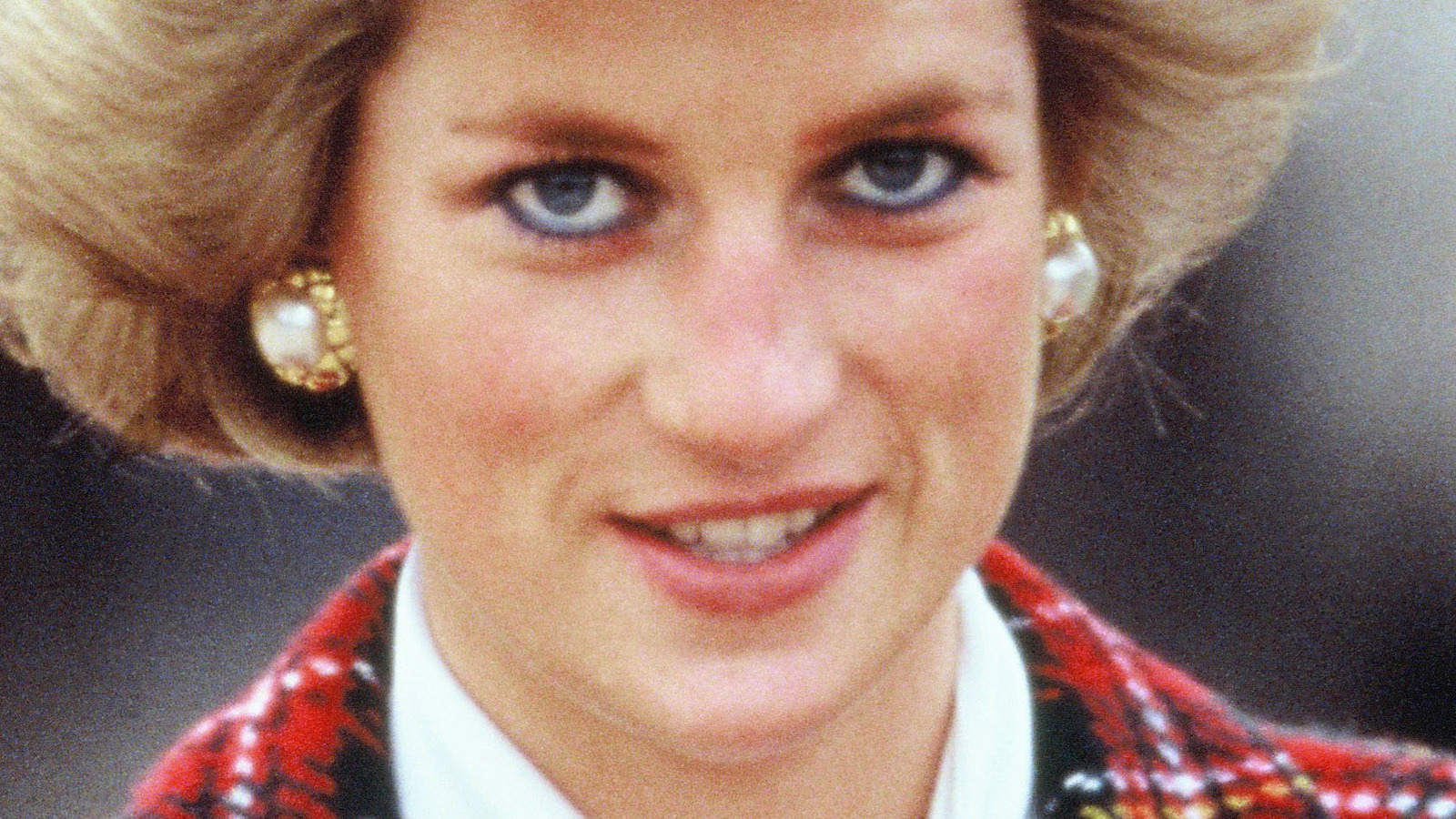 Princess pierce. Бабушка принцессы Дианы. Ягуар принцессы Дианы. Princess Diana 1997. Бабушка принцессы Дианы баронесса фермой.