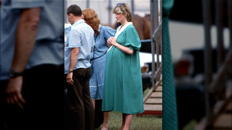 Princess Diana pregnant in green dress