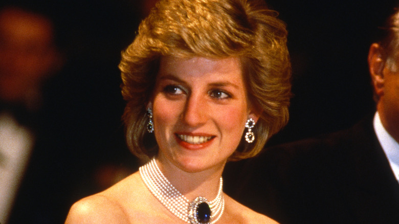 Diana smiling in 1986 