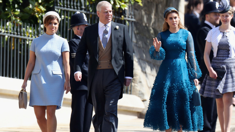 Princess Beatrice and Eugenie in blue