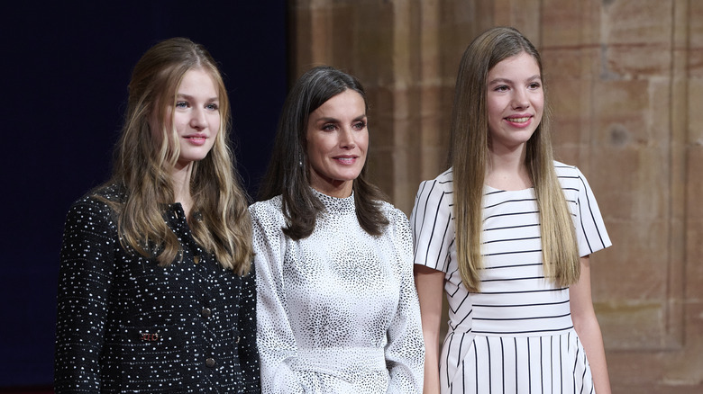 Leonor, Letizia, and Sofia standing