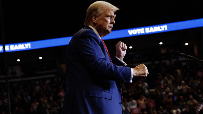 Donald Trump doing his awkward dance at a rally