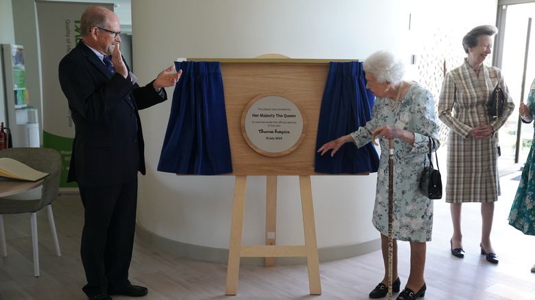 Queen Elizabeth and Princess Anne at the hospice plaque unveiling