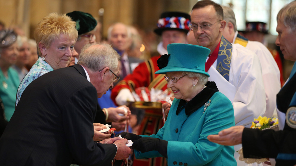 Queen Elizabeth giving Maundy money