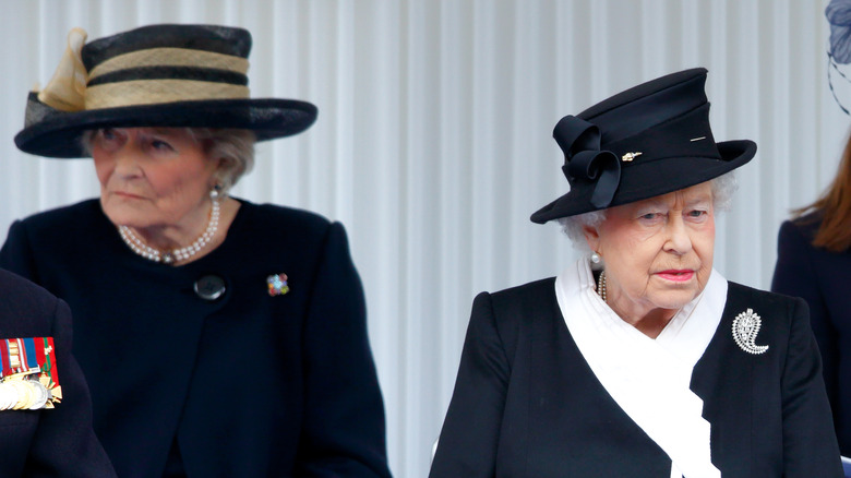  Lady Diana Farnham (lady-in-waiting to Queen Elizabeth II) and Queen Elizabeth II