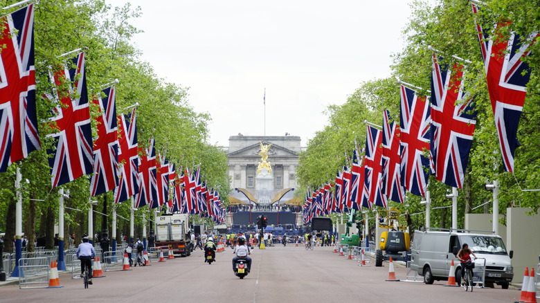 Buckingham Palace being prepared for Elizabeth's Diamond Jubilee in 2012