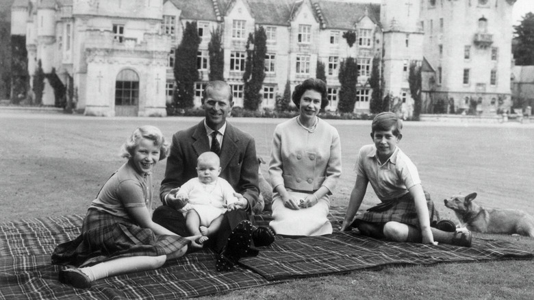 Queen Elizabeth with her family 