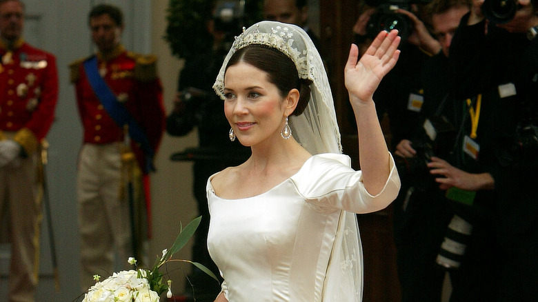 Queen Mary waving on her wedding day