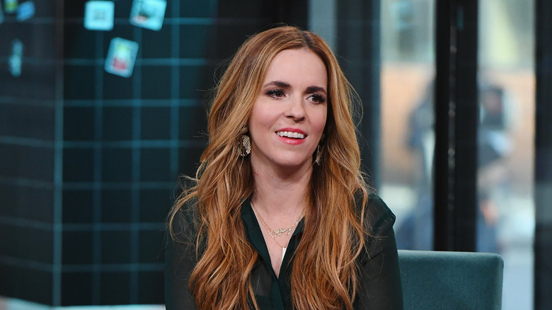 Rachel Hollis speaking in dark green blouse