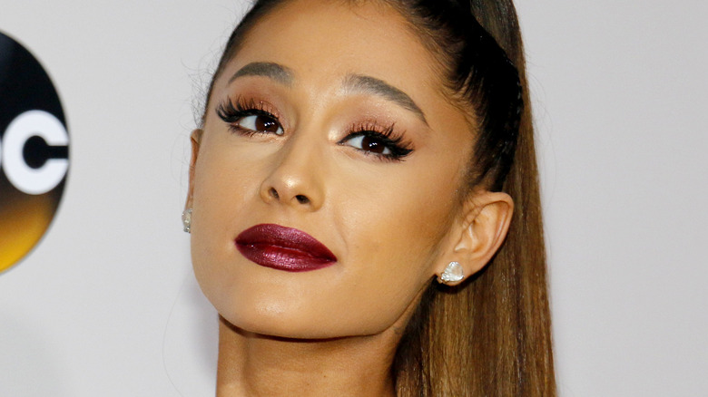 Ariana Grande shimmery eyes and dark lipstick