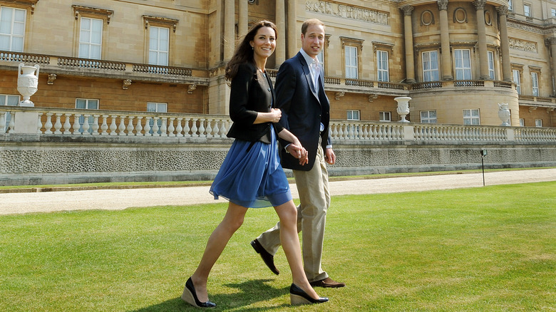 William and Kate leave for honeymoon 