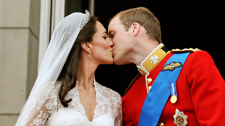 William and Kate balcony kiss 