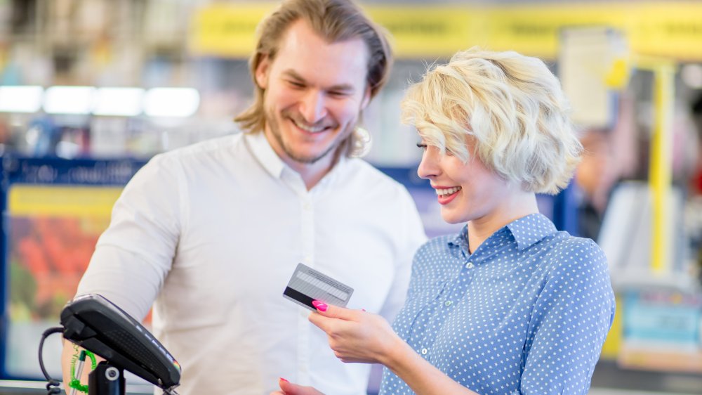 Couple shopping at Aldi