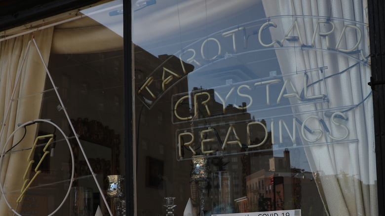 Shop window advertising tarot card readings