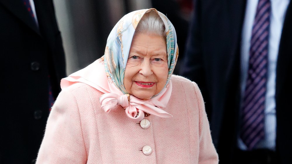 Queen Elizabeth stepping off a train