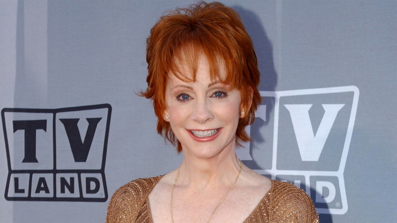 Reba McEntire short hair, high crown