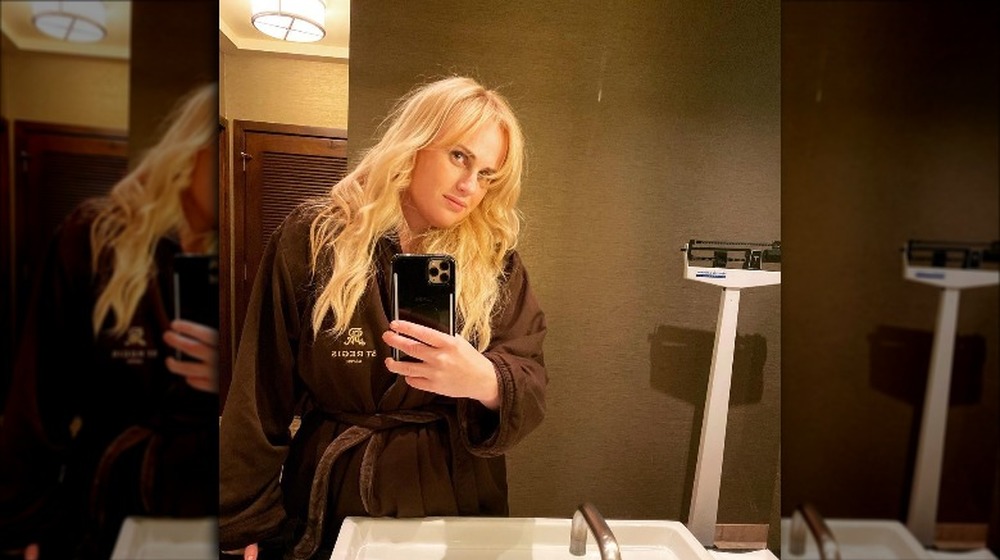 Rebel Wilson takes selfie with scale