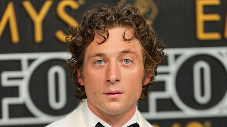 Jeremy Allen White posing for the camera