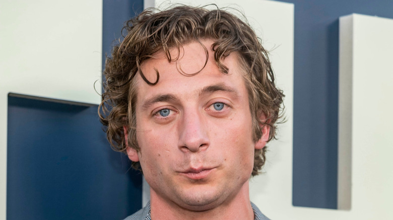 Jeremy Allen White looking smug