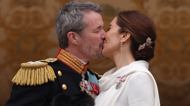 Queen Mary and King Frederik kissing