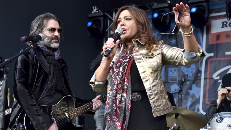 Rachael Ray and John Cusimano singing onstage