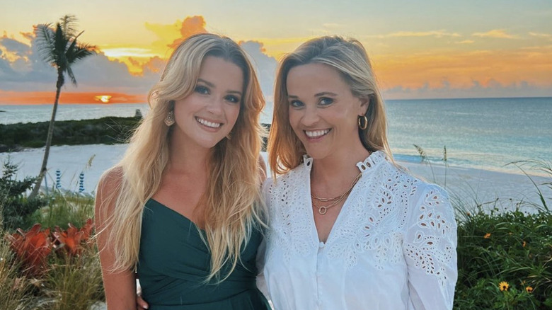 Ava Phillippe and Reese Witherspoon posing