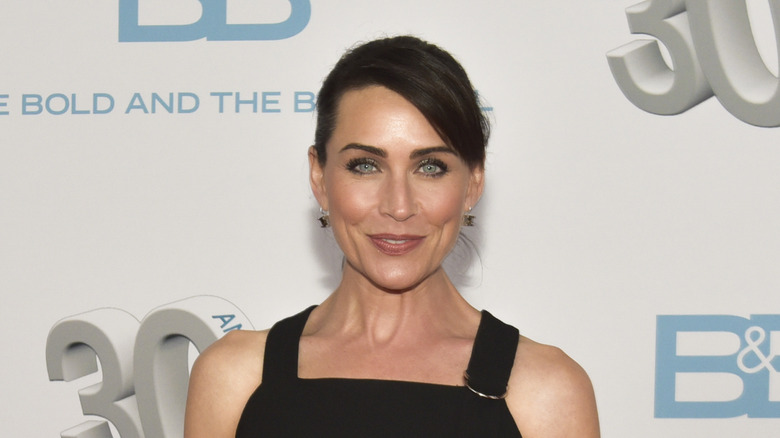 Rena Sofer posing