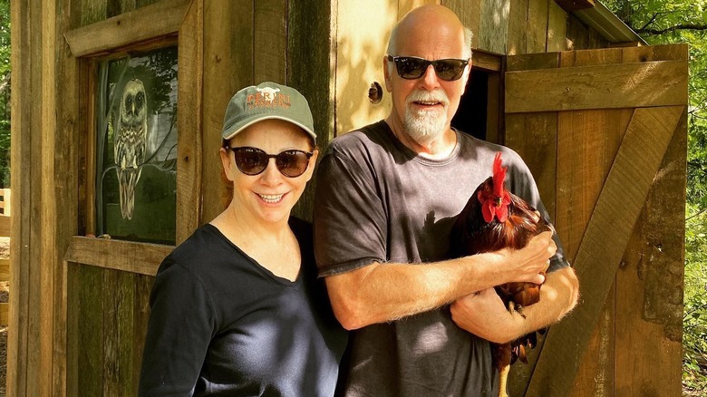 Rex Linn and Reba McEntire with a rooster