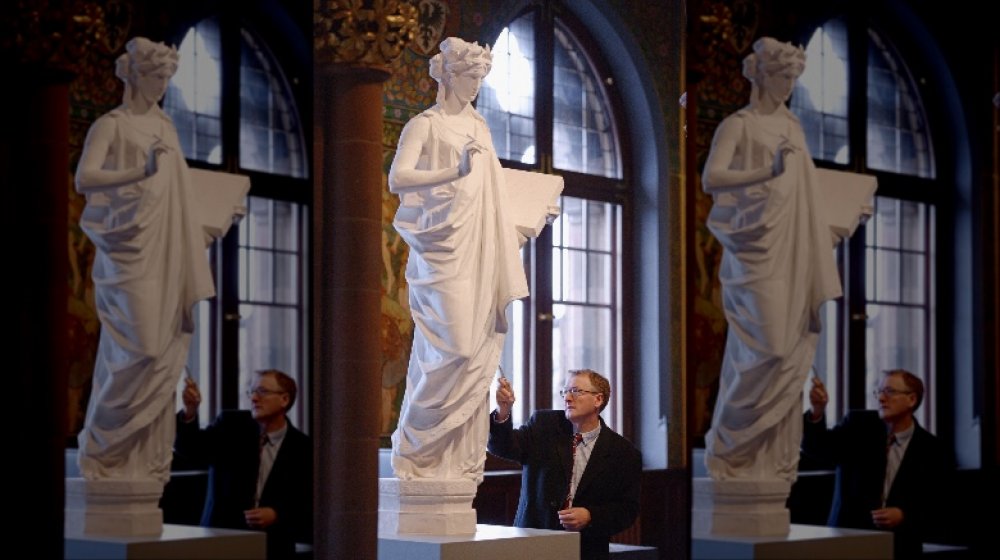 sculptor to Queen Elizabeth II, Alexander Stoddart with sculpture