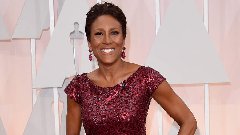 Robin Roberts posing