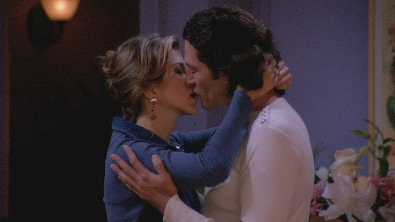 Rachel and Paolo smooching in "Friends"