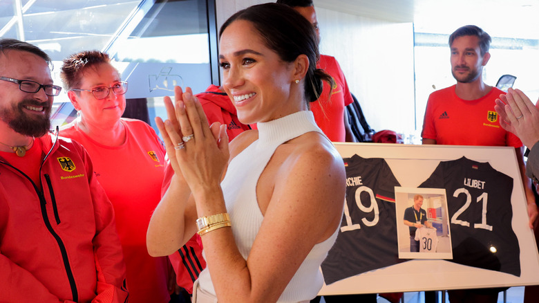 meghan markle happy clapping event