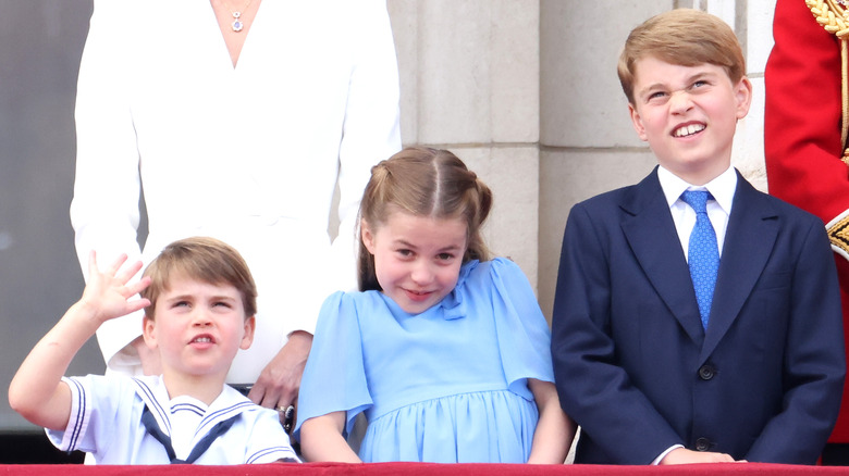 Queen Elizabeth's great grandchildren posing 