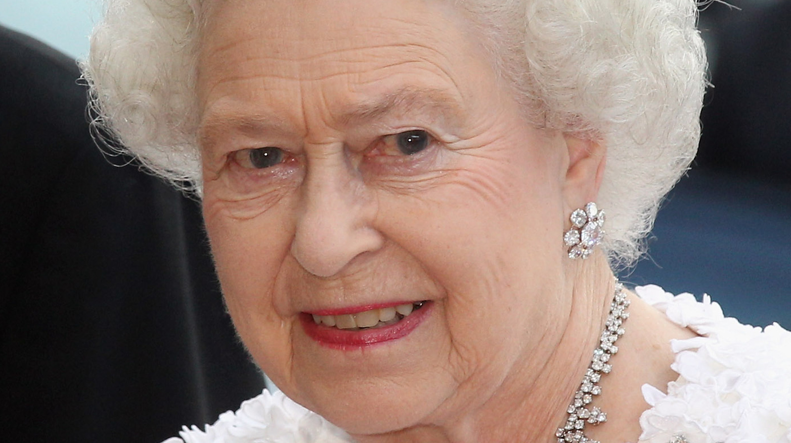 Royal Expert Says That The Timing Is Wrong For Queen Elizabeth To Meet Archie And Lilibet 