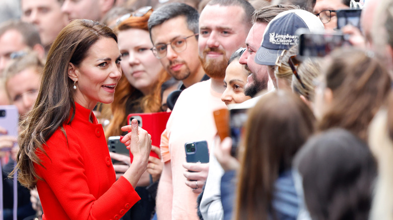 Princess Catherine greeting public 