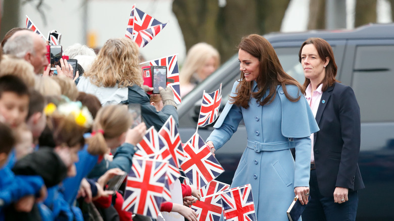 Kate Middleton greets crowd