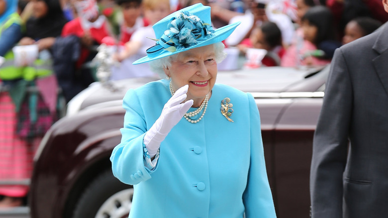 Queen Elizabeth waving at wellwishers