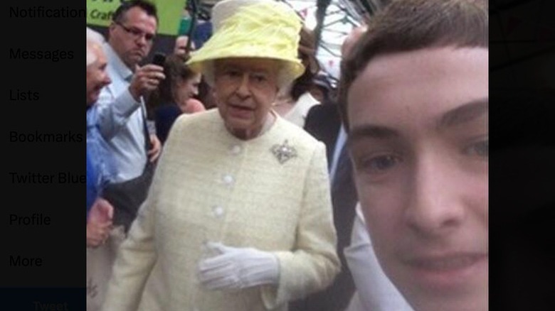 Queen Elizabeth selfie 