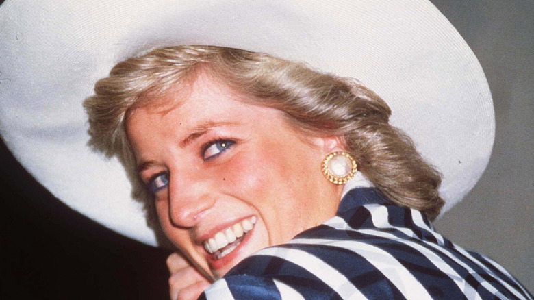 Diana Spencer smiling 