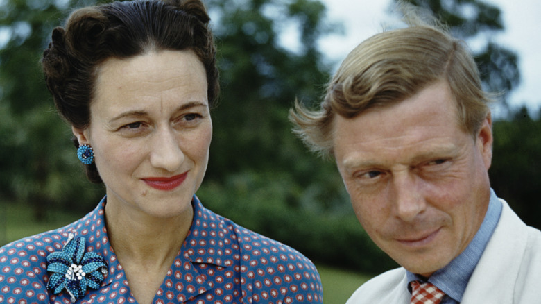 Wallis Simpson and Edward VIII in a garden