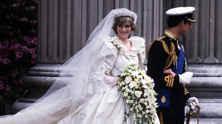 Princess Diana in wedding gown 