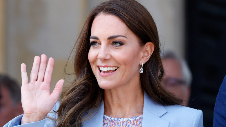 Kate Middleton waving