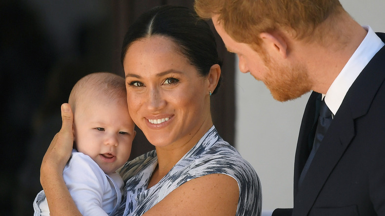 Harry and Meghan, holding Archie 